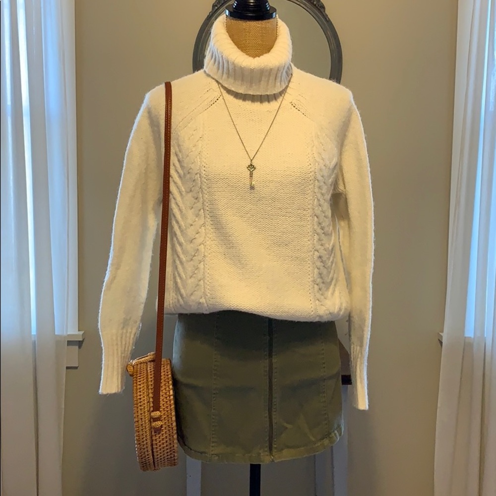 American Eagle Cream Sweater